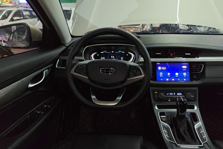 Used Geely Auto Emgrand 2019 Leading Edition 1.5L CVT Upward-Connected Model China VI Standard Steering Wheel