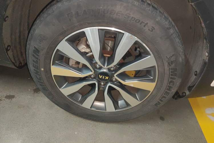 Used Kia KX7 2017 2.0T Automatic 4WD DLX 7-Seater Right Front Wheel Hub