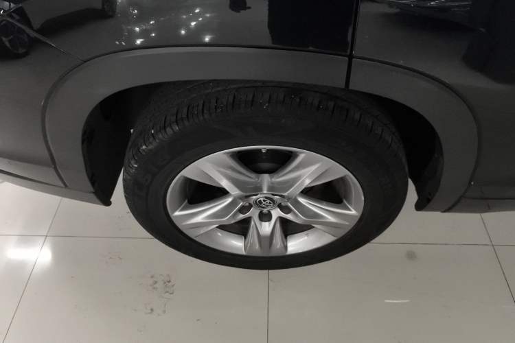 Used Toyota Highlander 2018 2.0T Four-Wheel Drive Luxury Version 7 Seats China VI Standard