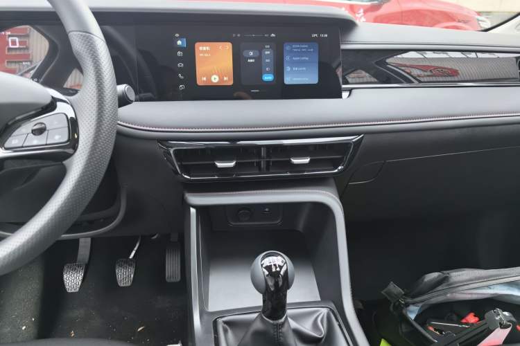 Used Roewe i5 2026 Model 1.5L Manual Comfort Version Audio And AC Panel