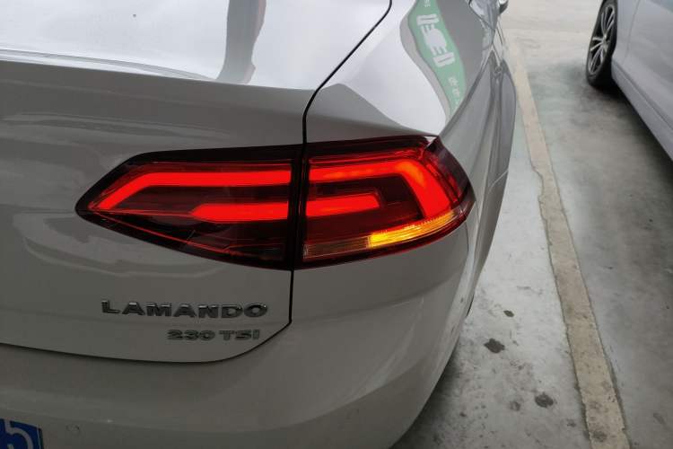 Used Volkswagen Lamando 2018 230TSI DSG Fashion Edition
