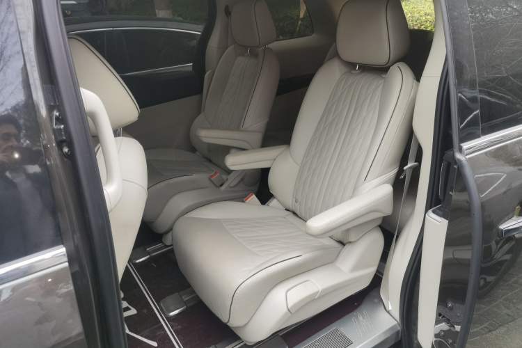 Used Buick GL8 2022 Land Executive Class 652T Prestige Model Interior 4