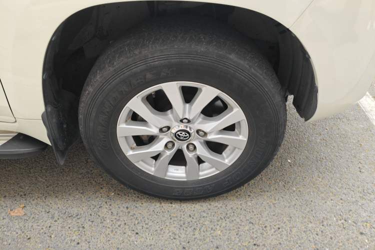 Used Toyota Land Cruiser  Right Front Wheel Hub