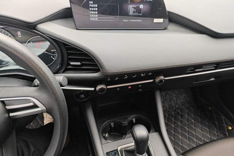 Used Mazda 3 Axela 2023 2.0L Automatic Zhiqing Edition Audio And AC Panel