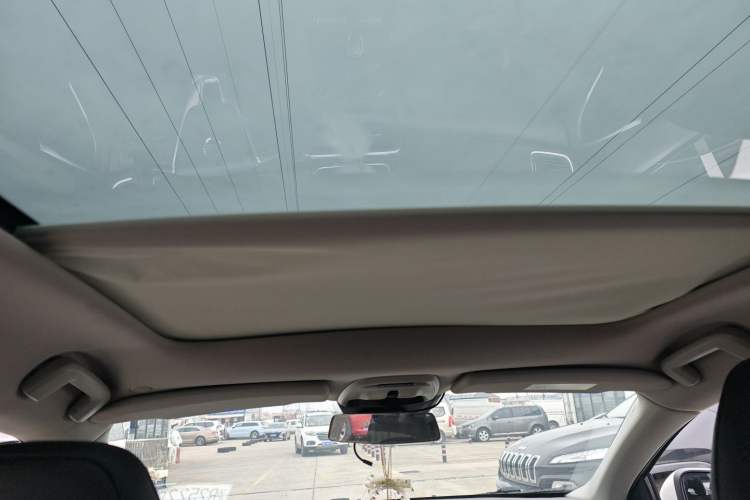 Used Volvo V40 2015 1.6T Zhiyi Edition
