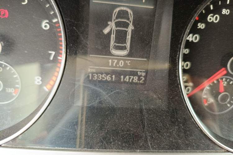 Used Volkswagen Magotan 2012 Revised Version 1.8TSI Leading Edition Odometer Close Up