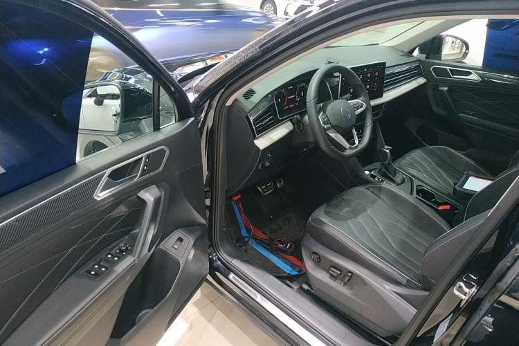 Used Volkswagen Tiguan L 2024 330TSI Automatic Two-Wheel Drive R-Line Enhanced Edition