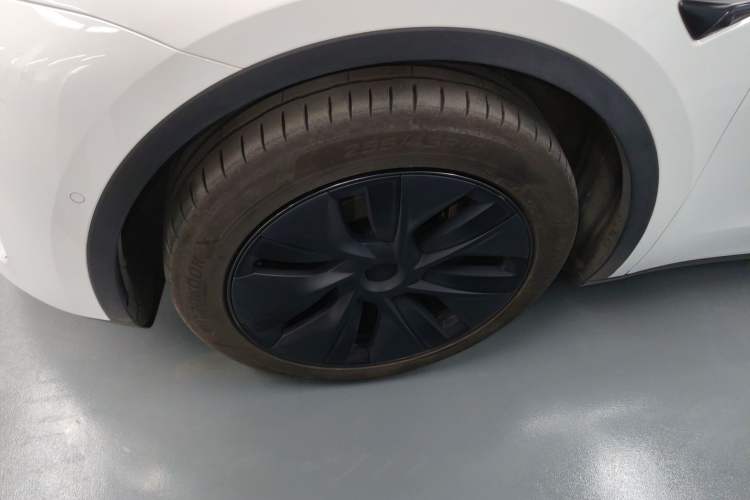 Used Tesla Model Y 2023 Long-Range All-Wheel-Drive Version

