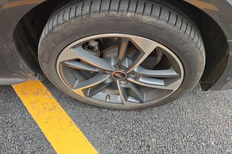 Used Audi A4L 2022 40 TFSI Fashion Dynamic Model Right Front Wheel Hub