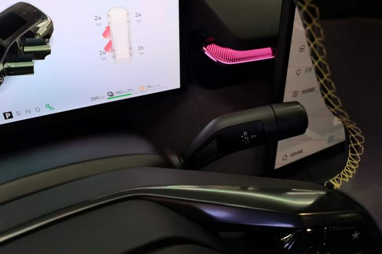 Used Lynk & Co 08 EM-P 2025 245km Ultra-Long Range Halo Gear Lever