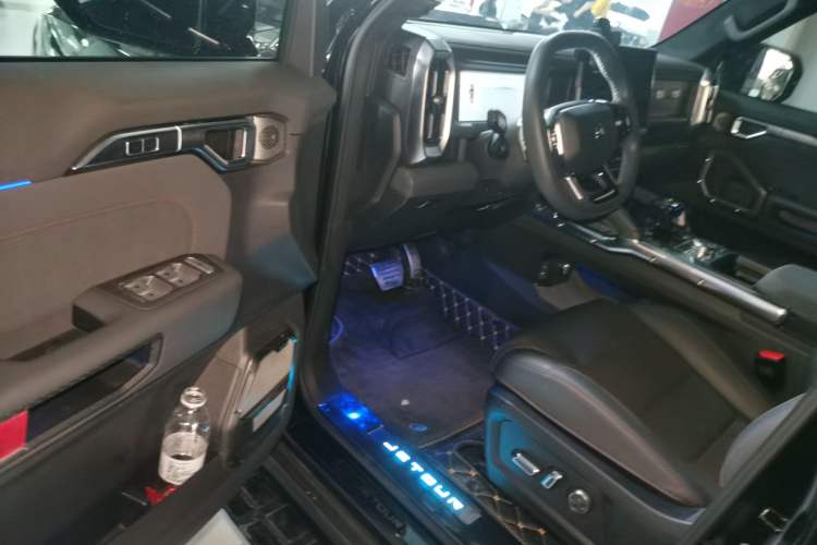 Used JETOUR Traveler 2023 2.0T All-Wheel Drive CrossPRO+