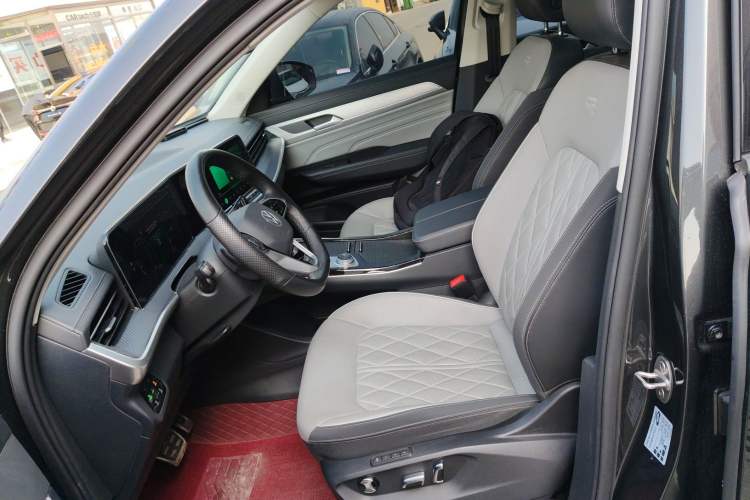 Used Volkswagen Tavendor 2024 380TSI All-Wheel-Drive R-Line Cruise Premium Edition
