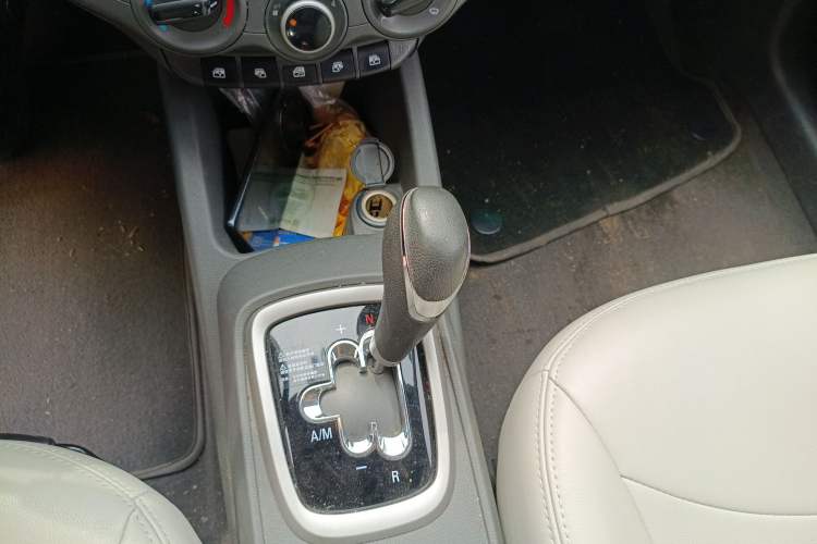 Used Chevrolet Sail 2015 Sail 3 1.3L AMT Ideal Edition Gear Lever