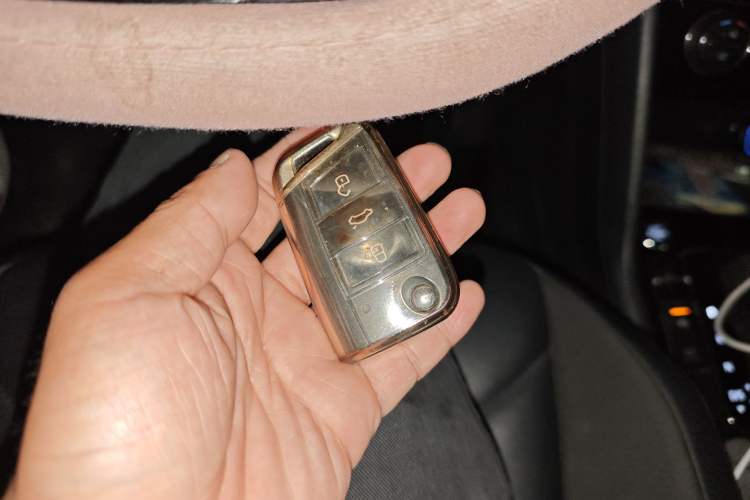 Used Volkswagen Tiguan L 2019 Updated Version 330TSI Automatic Two-Wheel Drive Panoramic Comfort Edition China VI Standard Vehicle Key