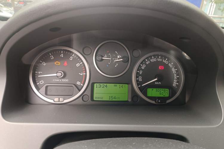 Used Land Rover Freelander 2 2011 3.2L China Red Limited Edition
