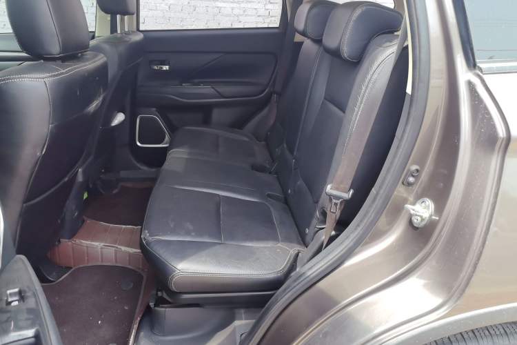 Used Mitsubishi Outlander 2018 2.0L Two-Wheel Drive Glory Edition 5 Seats