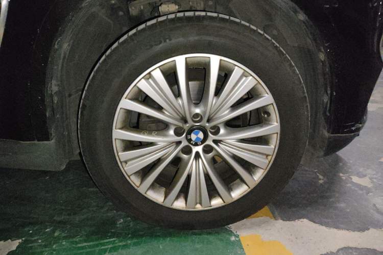 Used BMW X5 2017 xDrive28i Right Front Wheel Hub