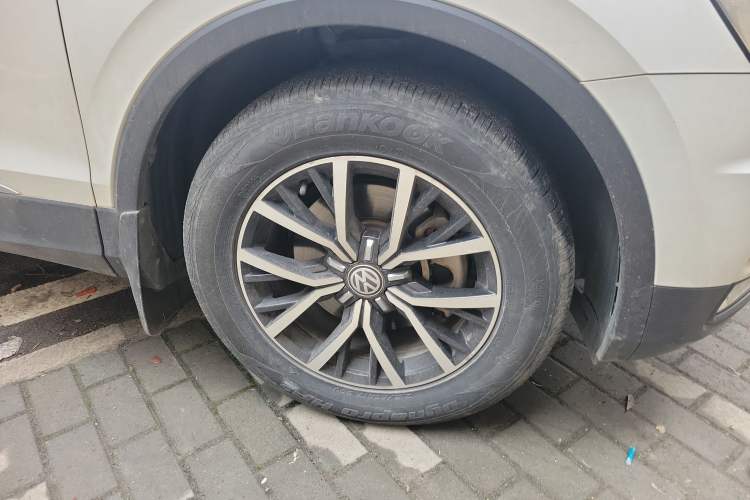 Used Volkswagen Tiguan L 2017 330TSI Automatic Two-Wheel Drive Luxury Edition Right Front Wheel Hub