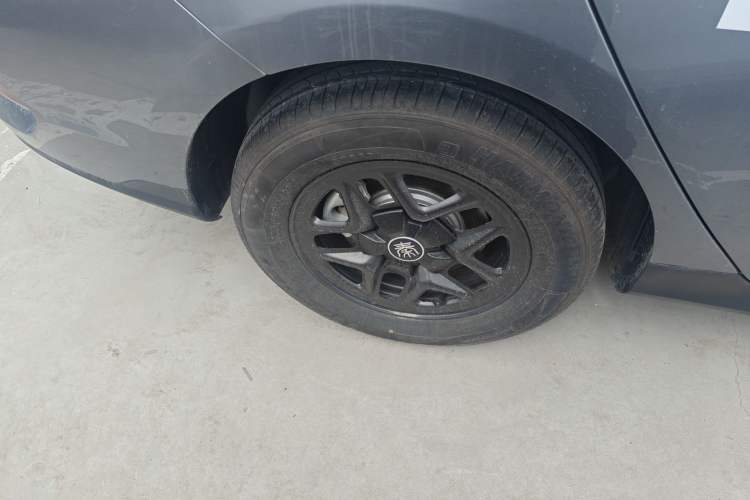 Used BYD Qin PLUS 2025 DM-i Smart Drive 55KM Leading Model Right Rear Wheel Hub