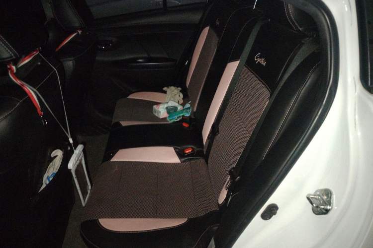Used Toyota YARiS L Zhi Xiang 2019 1.5G CVT Xuan Dong Sunroof Version China VI Standard Left Rear Seat