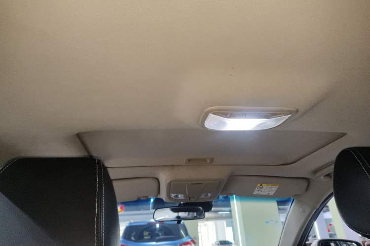 Used Geely Auto Emgrand 2017 Sedan Million Edition 1.5L CVT Upward Version Headliner