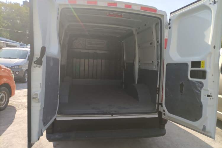 Used Iveco Eurocargo 2021 2.0T Manual - Yunrui Short Wheelbase Low-Roof Side-Sliding Door F1A