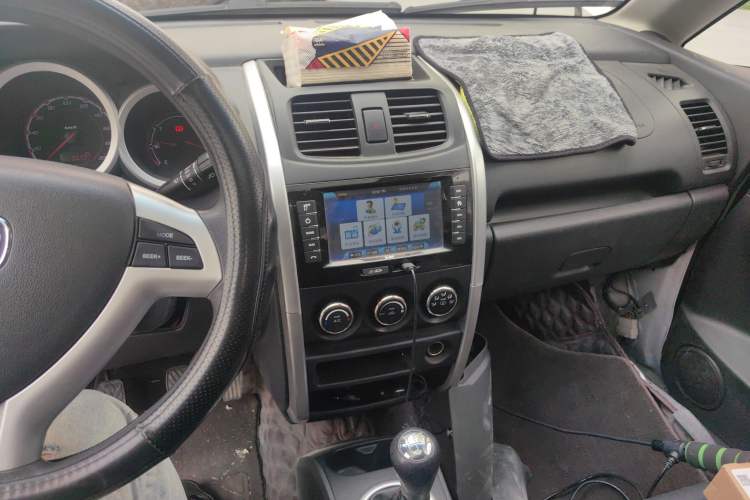 Used CHANGAN CX20 2014 1.4L Manual Sunroof Navigation Version – China IV Standard