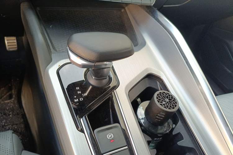 Used Geely Auto Preface 2021 Revised Version 2.0TD Luxury Edition Gear Lever