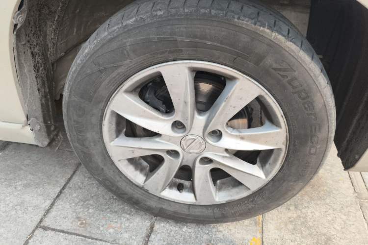 Used Dongfeng Fengon 380 2022 1.5L Comfort-Class Passenger Vehicle (Spiral Spring) – 7 Seats Right Front Wheel Hub