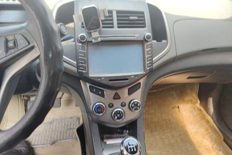 Used Chevrolet Aveo Sonic 2011 Sedan 1.4L MT SL