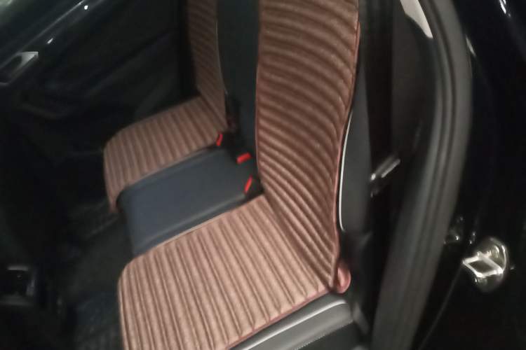 Used Volkswagen Tiguan L 2023 330TSI Automatic Two-Wheel Drive R-Line Enjoyment Edition Left Rear Seat