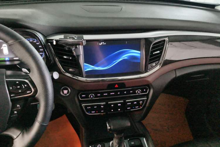 Used GAC Trumpchi GS8 2017 320T Two-Wheel Drive Luxury Smart Connectivity Version (7 Seats) Audio And AC Panel