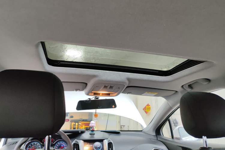 Used Chevrolet Cruze 2017 1.5L Hatchback Automatic Pioneer Sunroof Edition