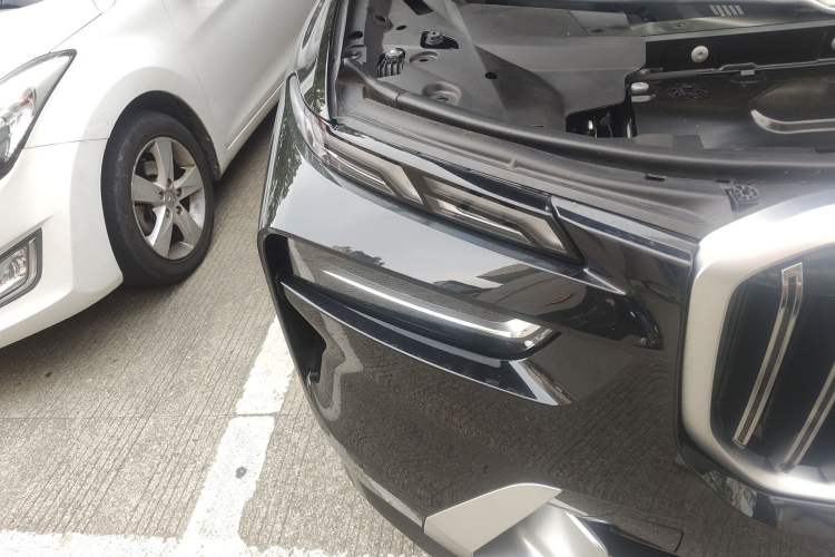 Used BMW X7 2023 xDrive40i Luxury Package with Premium Features
