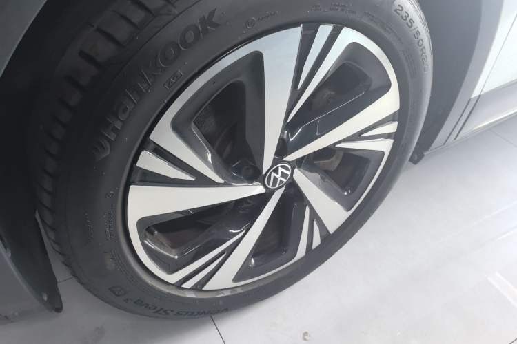 Used Volkswagen ID.6 CROZZ 2022 Long-Range PRO Edition Left Front Wheel Hub