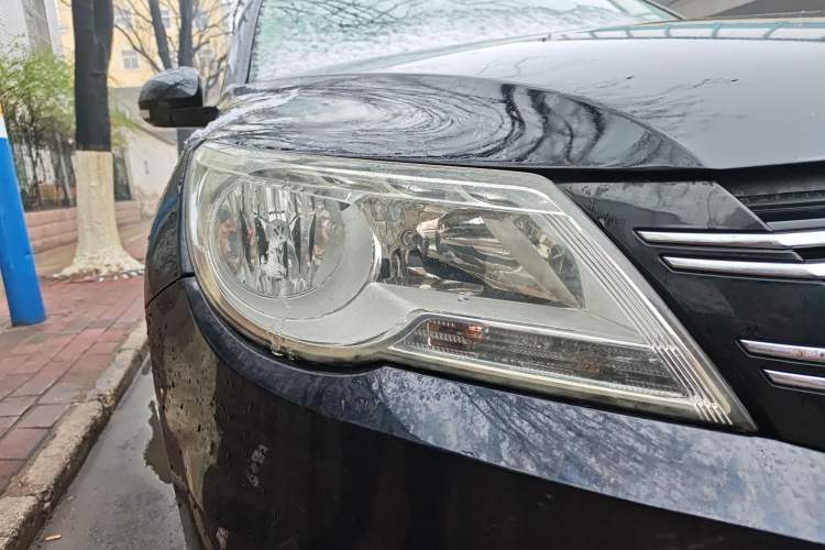 Used Volkswagen Tiguan 2010 1.8 TSI Automatic Two-Wheel Drive Trend Edition Right Front Headlight