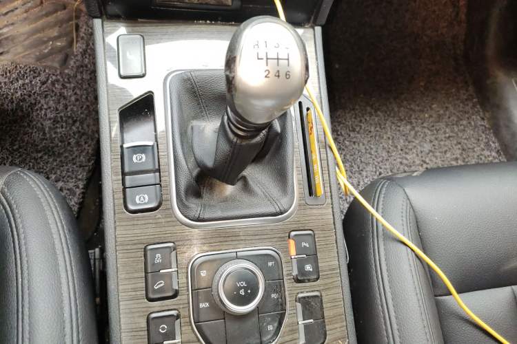 Used Haval H6 Coupe 2015 Blue Label 2.0T Manual Two-Wheel-Drive Elite Model Gear Lever