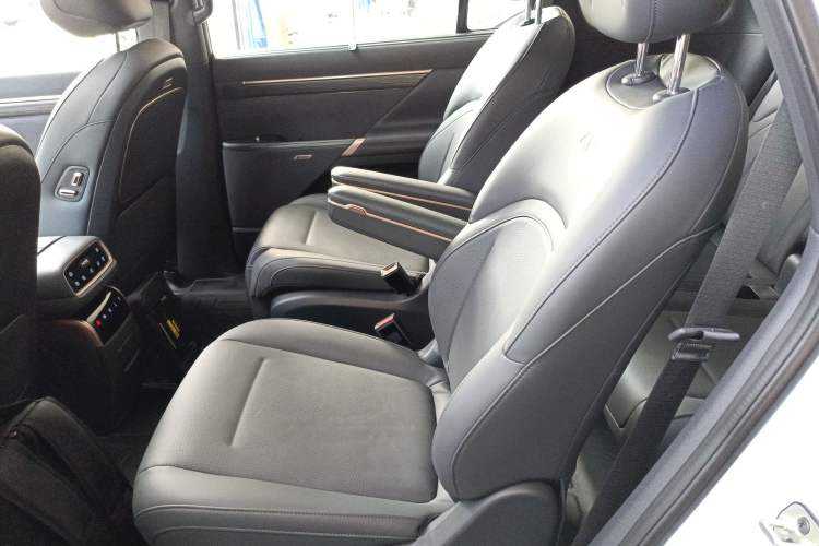 Used Dongfeng eπ eπ008 2024 210Max Range-Extended Version 6 Seats