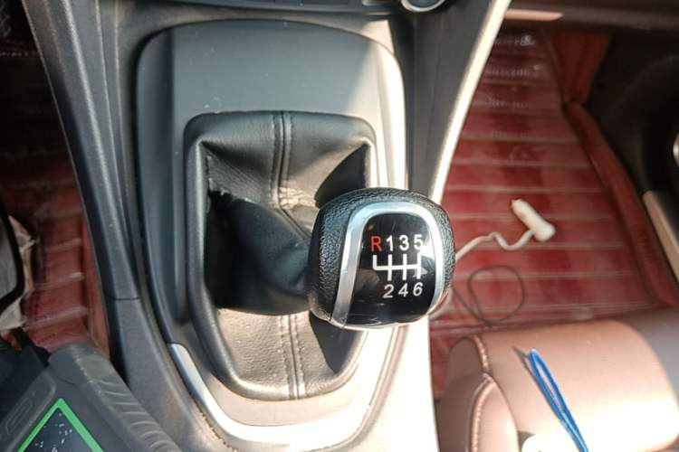 Used Haima V70 2016 2.0L Manual - Comfort Edition 6 Seats