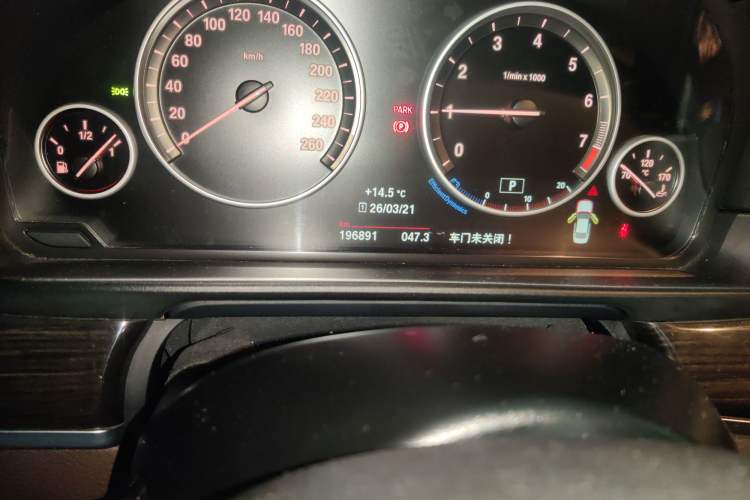 Used BMW 5 Series 2014 525Li Luxury Design Package
