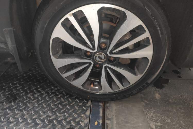 Used Dongfeng Aeolus AX3 2016 1.5L Automatic Zunku Model
