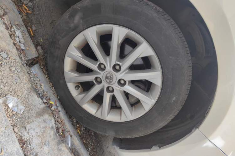 Used Toyota Camry 2015 2.0G Premier Edition Right Front Wheel Hub