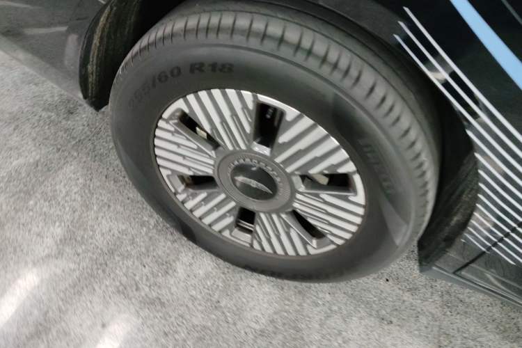 Used Geely Galaxy LEVC L380 2024 100 kWh 6-Seater Two-Wheel Drive Air
