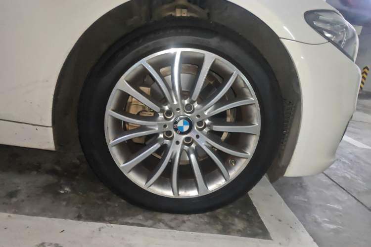 Used BMW 5 Series 2014 525Li Luxury Design Package
