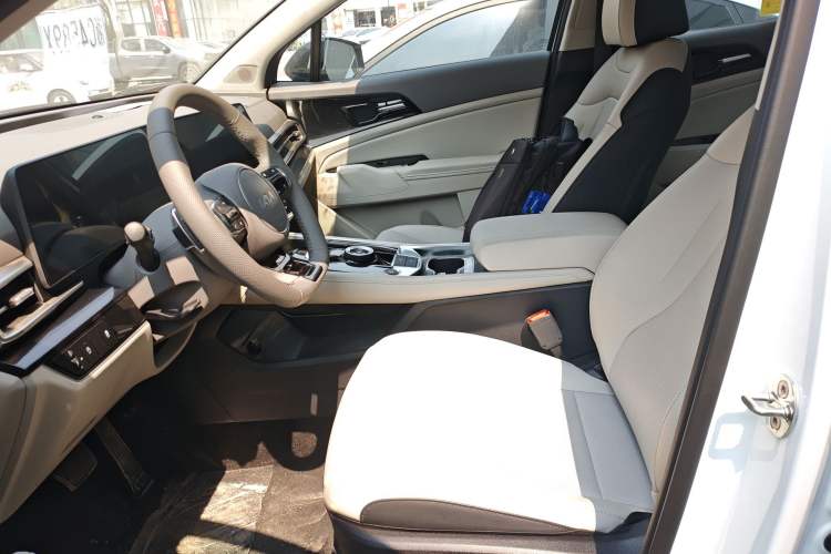 Used Kia Sportage (Chinese Domestic Model) 2025 1.5T Two-Wheel Drive Prestige Edition
