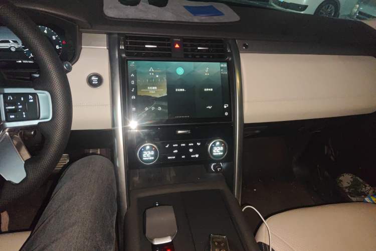 Used Land Rover Discovery 2023 Revised Version 360 PS R-Dynamic S