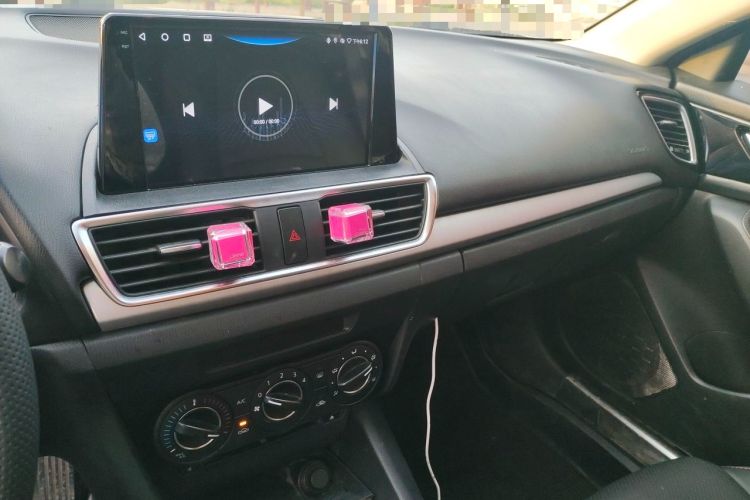 Used Mazda 3 Axela 2014 Sedan 1.5L Manual Comfort Model
