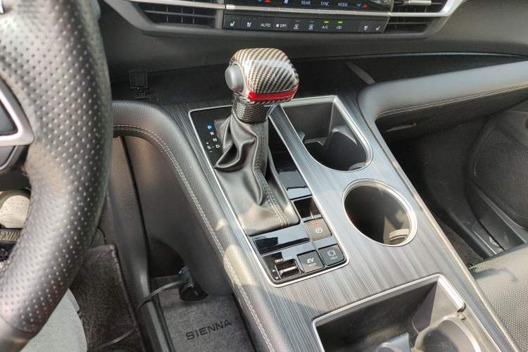 Used Toyota SIENNA 2021 2.5L Hybrid Premium Edition Gear Lever
