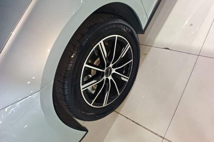 Used BYD Seal 06 New Energy 2024 DM-i 80KM Prestige Model Left Front Wheel Hub