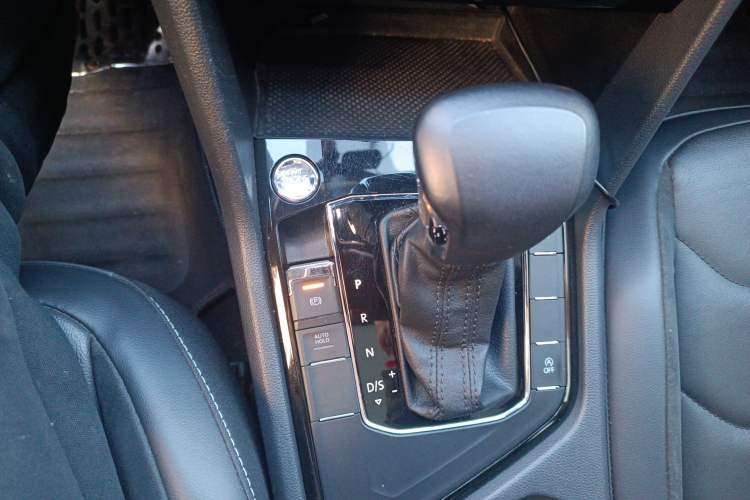 Used Volkswagen Tiguan L 2018 330TSI Automatic Two-Wheel Drive Luxury Edition Gear Lever